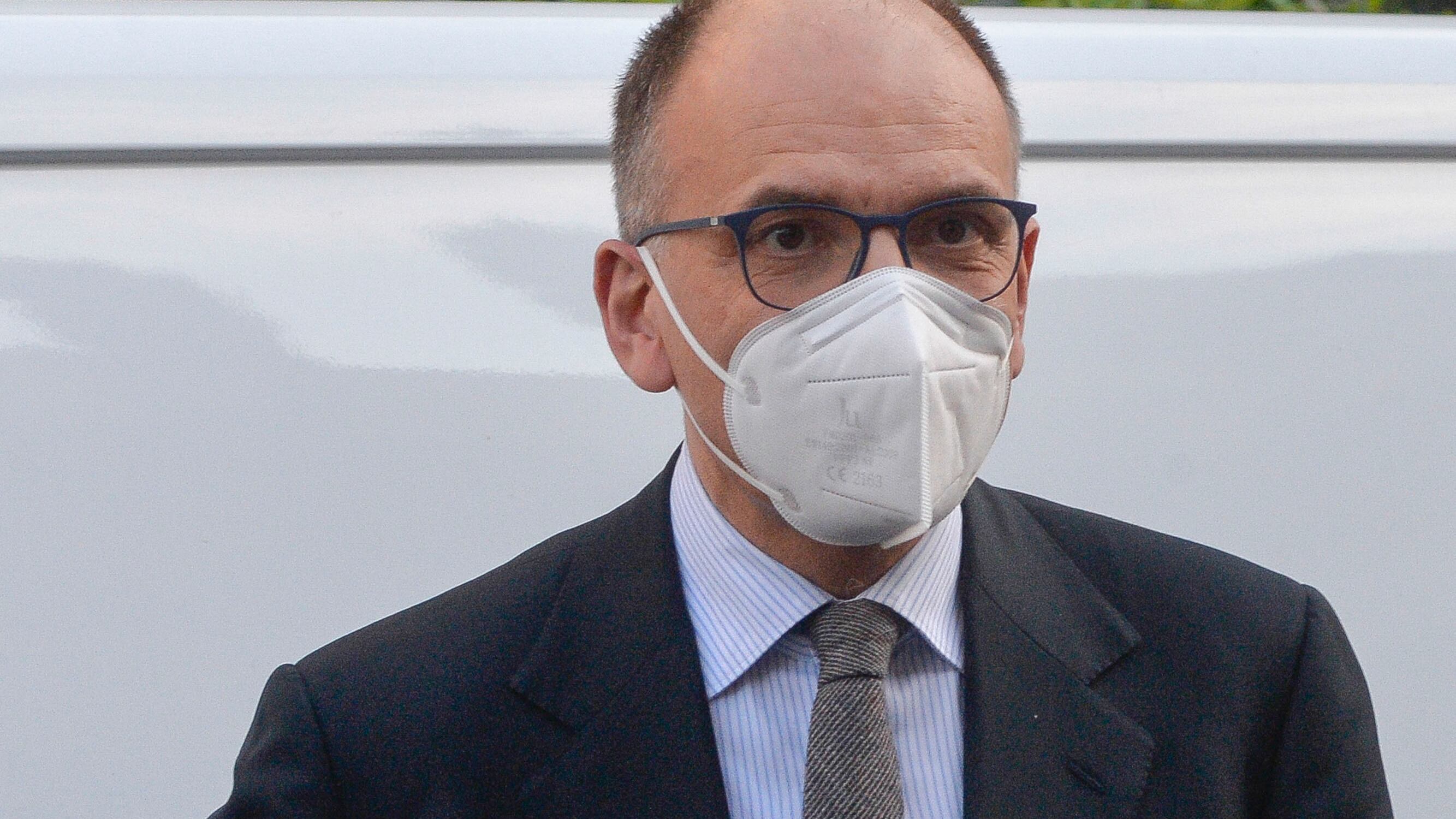 Dem su Marte. "Parliamo soltanto di cose inutili"