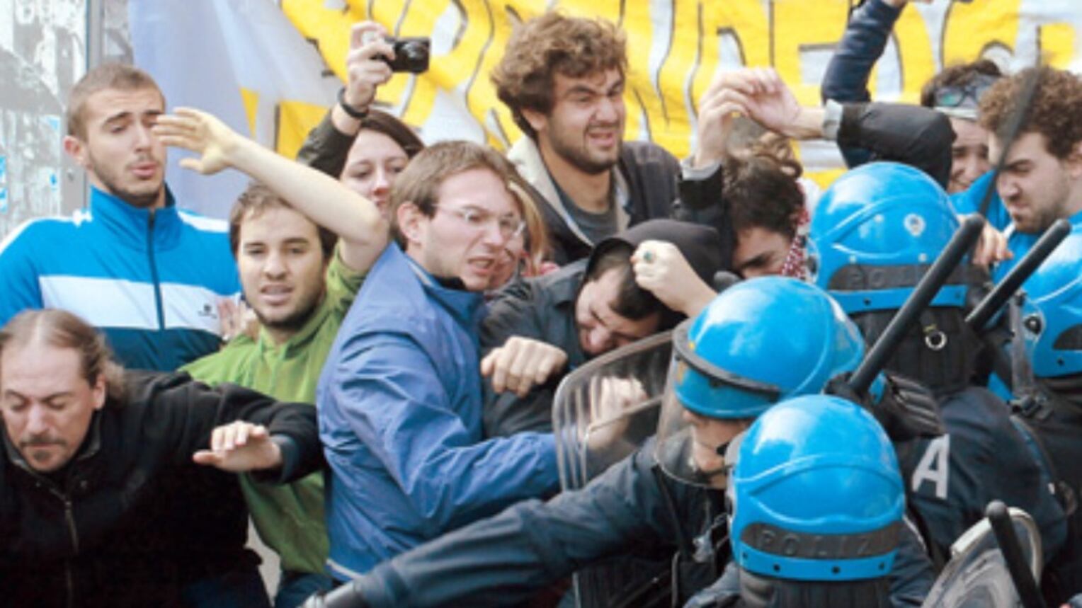 "Tangenti per occupare a portinai e ispettori Aler"