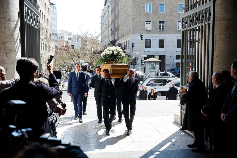 Da Mastella a Gasparri: chi c'era ai funerali di Pomicino - Le foto 3