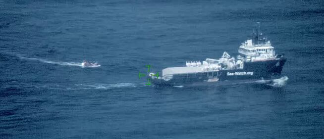 Sea Watch sotto inchiesta: il video di Frontex riprende il trasbordo con i trafficanti 12