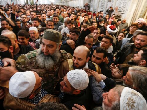 Siria, il premier prega dalla moschea