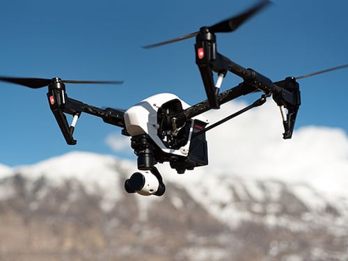 L'ostia portata in Chiesa col drone. Scoppia la polemica