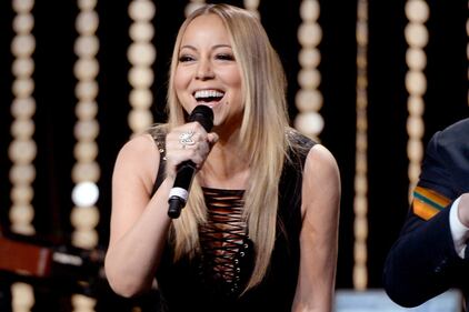 Mariah Carey hot al mare 24