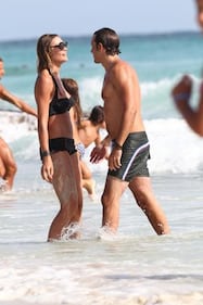 Elenoire Casalegno, topless bollente in spiaggia 15