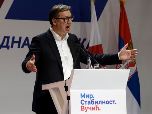 E Pechino manda aerei e missili in Serbia. Adesso il filorusso Vucic preoccupa Bruxelles