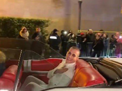 "Chi ha pagato?". Bufera in Campidoglio per la scorta ai Maneskin