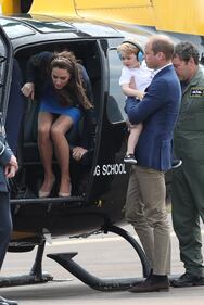 Che capricci, principe George! Tutte le foto alla base militare della Raf e dello "scivolone" sexy di Kate 1