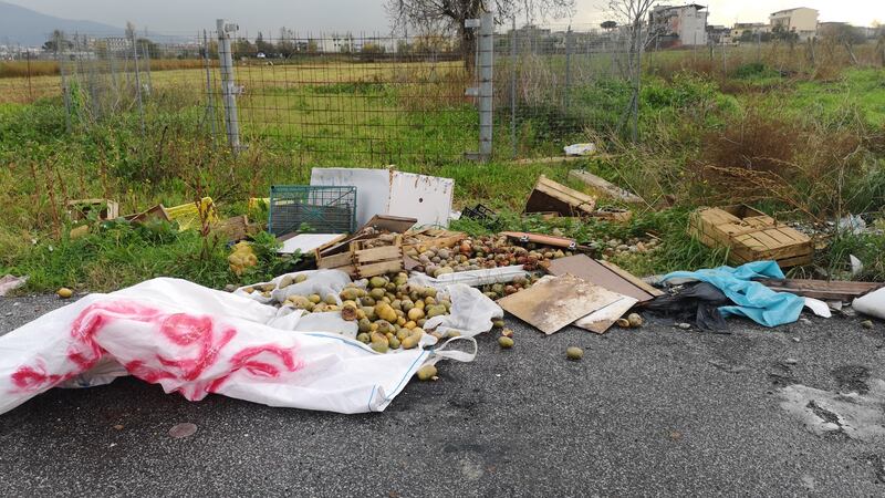 Nella Terra dei fuochi, tra le discariche a cielo aperto mai sparite 11