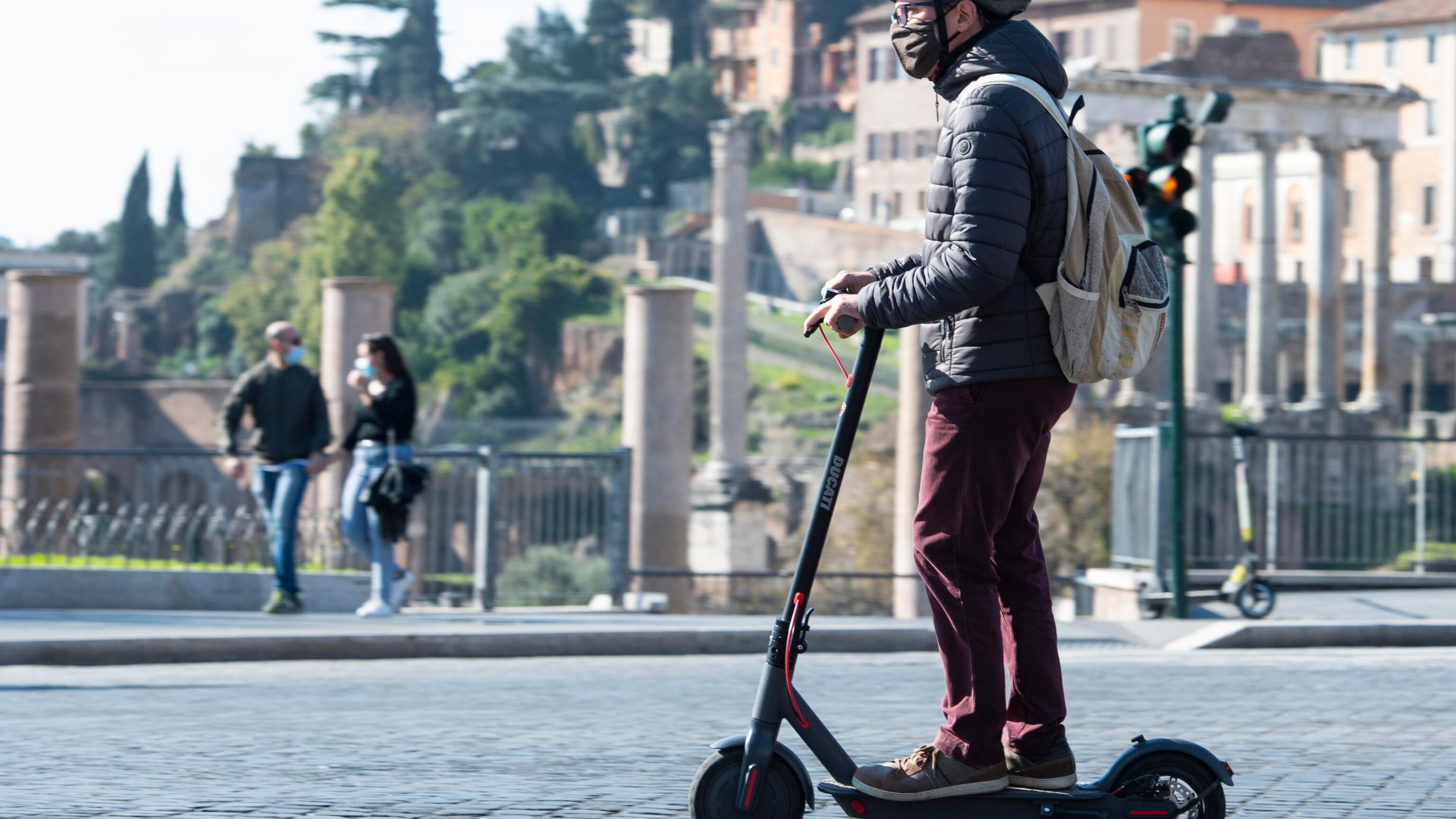 Veicoli elettrici, monopattini: cosa cambia con il decreto Rc Auto