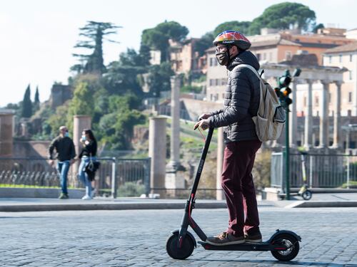Veicoli elettrici, monopattini: cosa cambia con il decreto Rc Auto