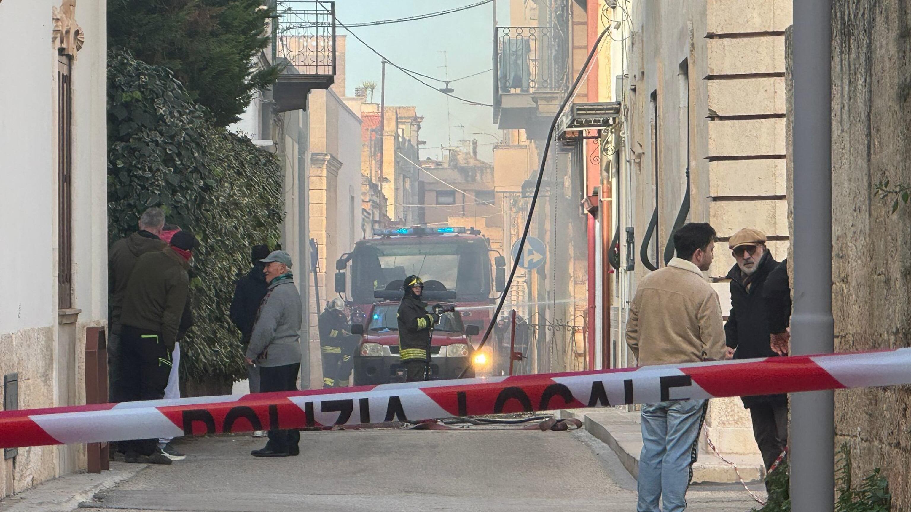 Crolla palazzina dopo esplosione: morti due anziani