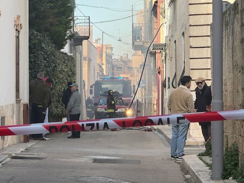 Crolla palazzina dopo esplosione: morti due anziani