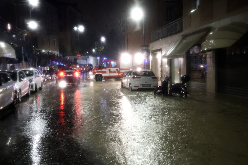 Maltempo a Bologna: alberi caduti, allagamenti ed esondazioni 5