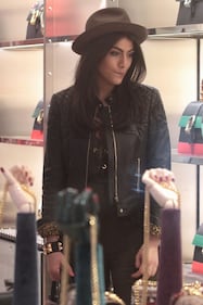 Giulia Salemi hot a passeggio per Milano 24
