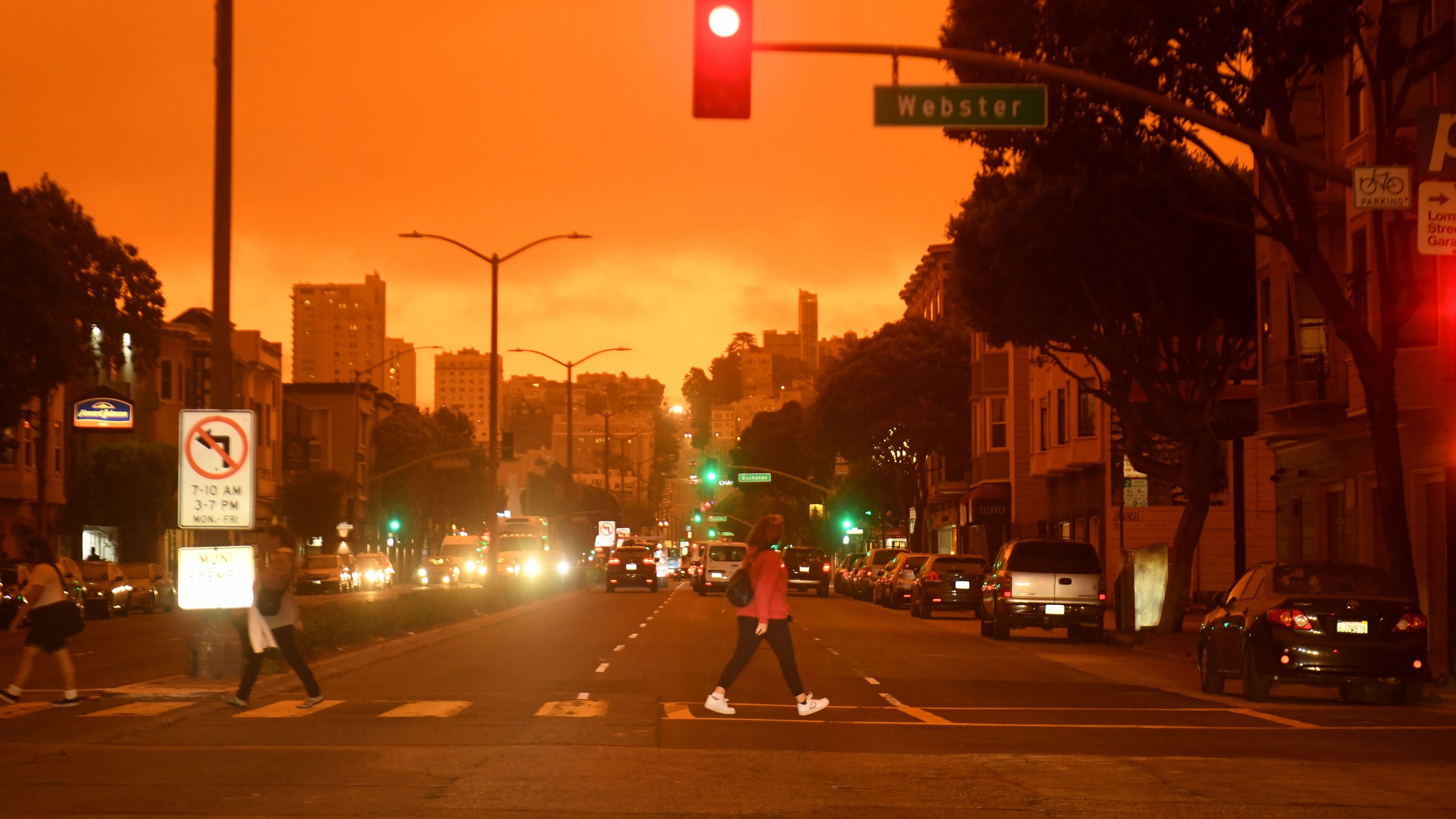 Inferno di fuoco nell'Oregon: morti e mezzo milione in fuga