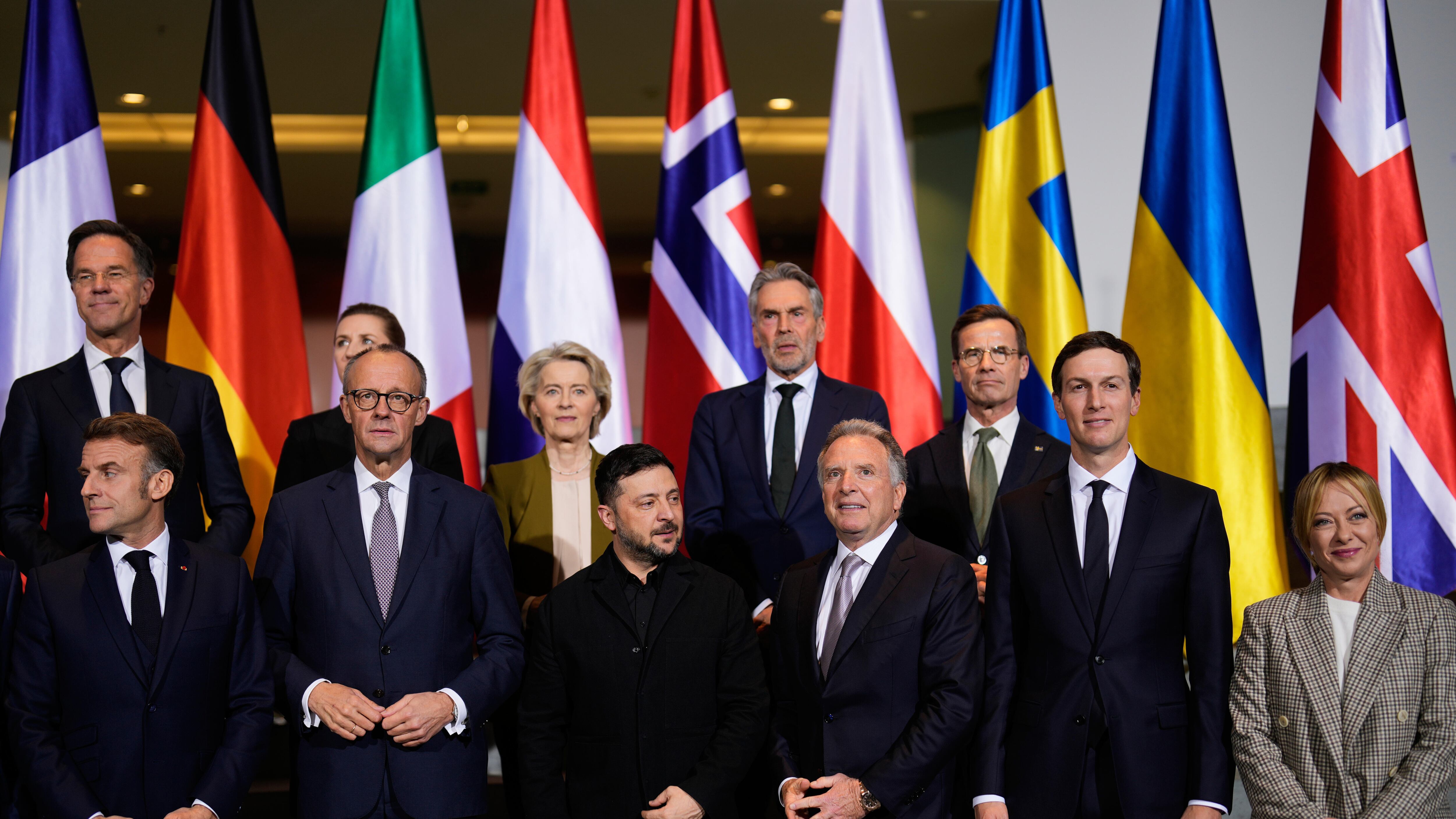 I leader Ue a Berlino: "Impegno con Usa per forza multinazionale in Ucraina". Trump: "Più vicini che mai a una soluzione"