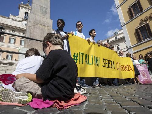 Il golpe della sinistra per dare la cittadinanza agli stranieri: cosa hanno fatto