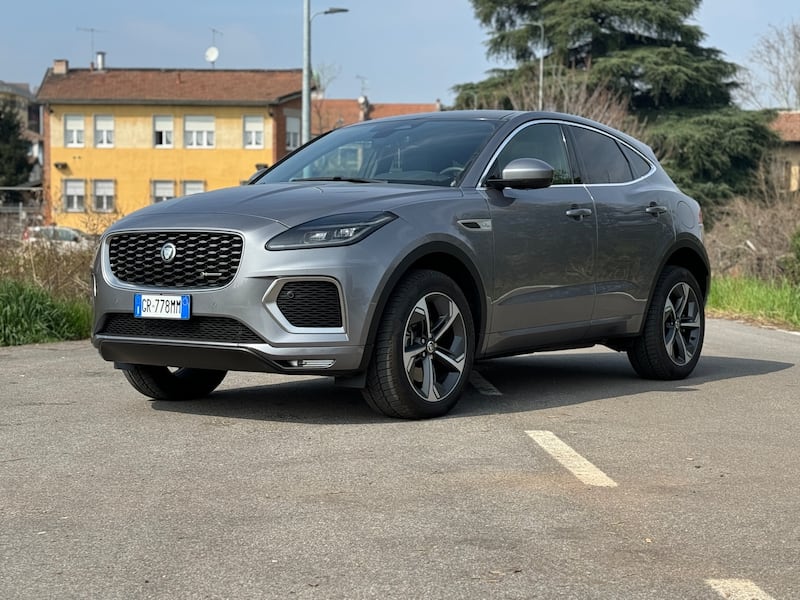 Jaguar E-Pace P300e PHEV: guarda la gallery del SUV premium plug-in 2