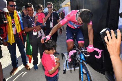 Richard Carapaz campione: gli scatti del vincitore del Giro d'Italia 8