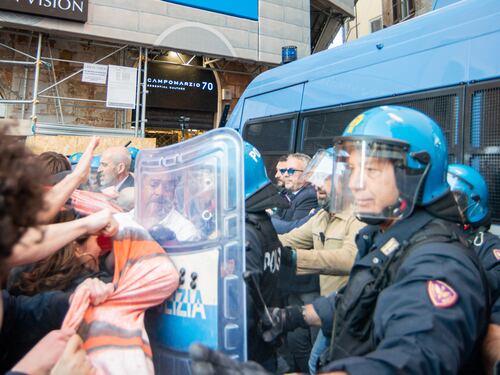 Dl Sicurezza, agenti feriti a Roma negli scontri. Anm: "Messaggio inquietante"