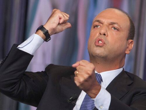 Alfano: "Stop a saccheggi e violenze o chiudo il centro di Roma"