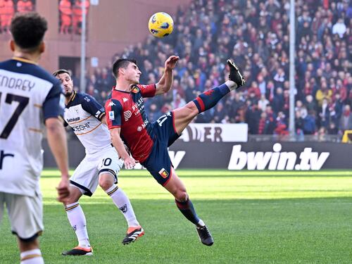 Il Genoa batte il Lecce 2-1 e si lancia verso la zona Europa
