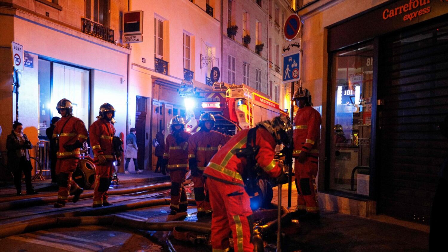 "Gli operai erano già usciti tutti". Cosa ha causato l'incendio a Notre-Dame