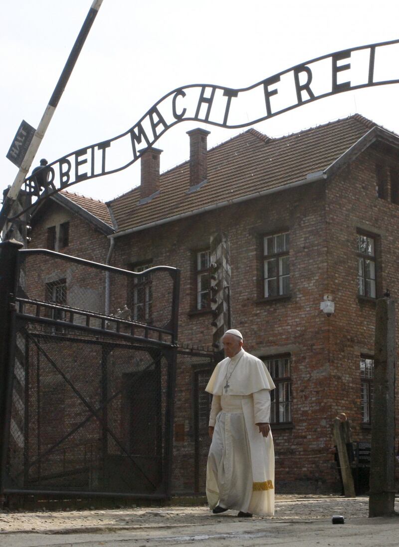 Il Papa in visita ad Auschwitz 6