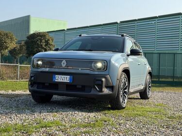 Renault 4 E-Tech: guarda la gallery della nuova proposta francese per la città 3