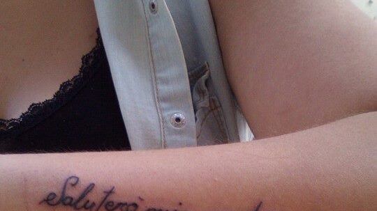 Si fa incidere un tatuaggio "premonitore", poi la tragedia