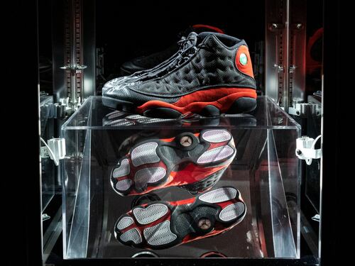 Michael Jordan, la folle cifra delle sue scarpe vendute all’asta