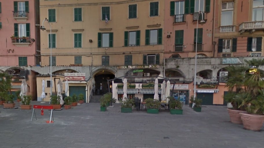 Genova, accoltella titolare kebab e fugge con 10mila euro: caccia all'uomo