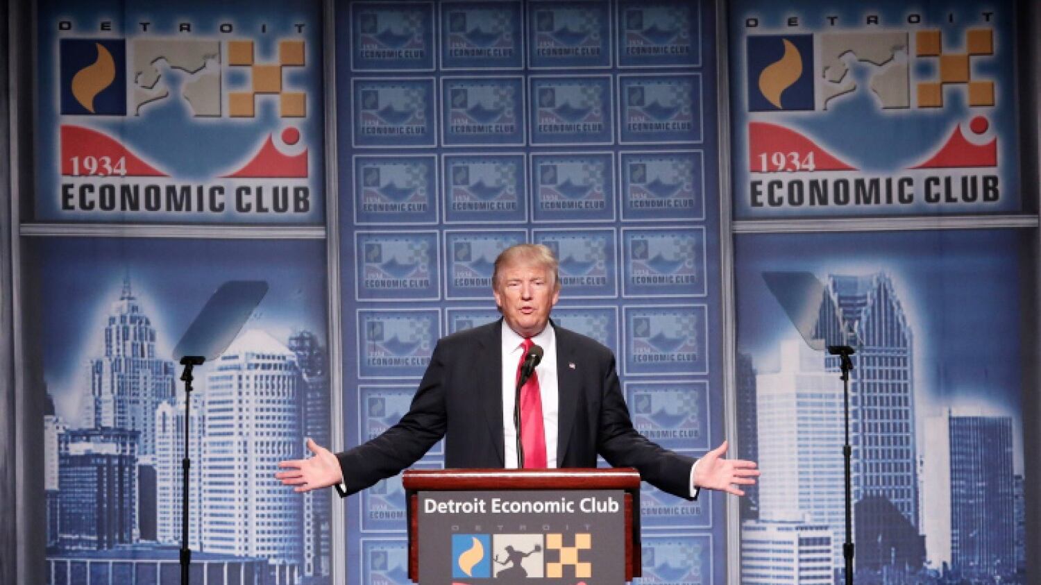 Molti repubblicani lo scaricano. Ma Trump ribatte: "Ipocriti"