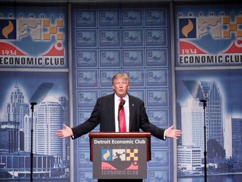 Molti repubblicani lo scaricano. Ma Trump ribatte: "Ipocriti"