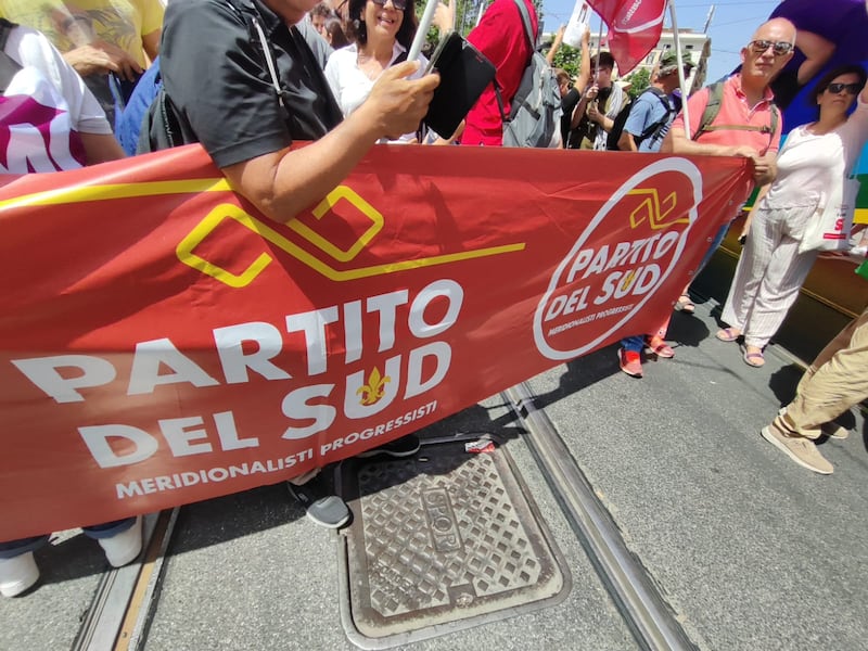 "No al genocidio", gli slogan in piazza a Roma. Contestato pure il Pd 7