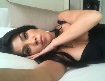 Kourtney Kardashian nuda al mare 5