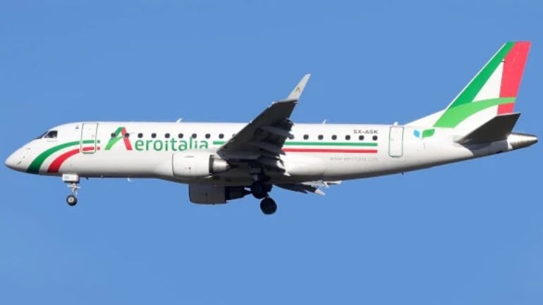 Il botto e la fiammata: volo Aeroitalia Linate-Cagliari torna indietro