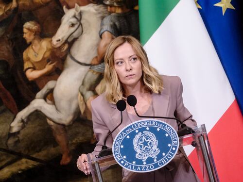 "Sì, vogliamo criminalizzare chi delinque". La stoccata della Meloni ai giornalisti di sinistra