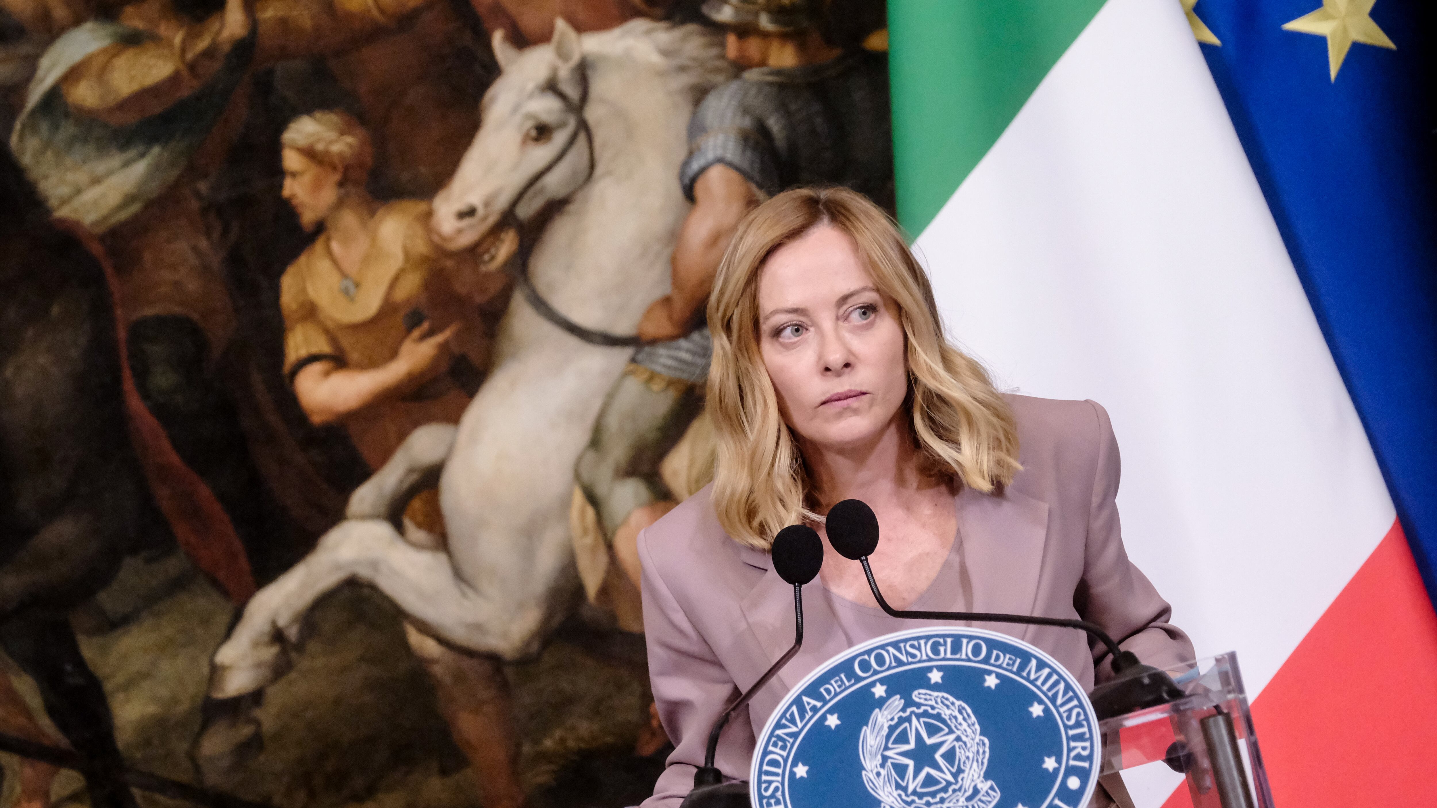 "Sì, vogliamo criminalizzare chi delinque". La stoccata della Meloni ai giornalisti di sinistra
