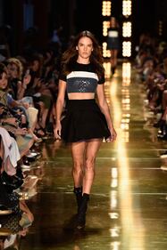 Alessandra Ambrosio, topless e cocchi 21