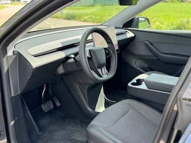 Tesla Model Y Standard: guarda tutte le foto 11