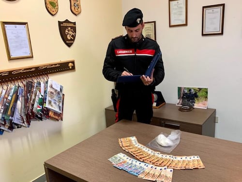 Palermo, lanciano la cocaina dal finestrino: arrestati due uomini