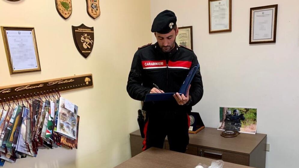 Palermo, lanciano la cocaina dal finestrino: arrestati due uomini