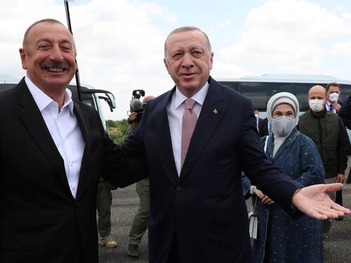 Altri miliardi a Erdogan, padrone delle rotte. Così sottrarrà all'Italia il controllo sulla Libia