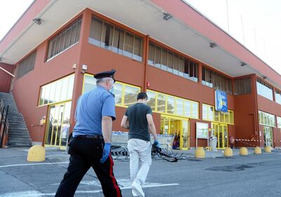 Sparatoria in un supermercato a Cormano: ferita una bambina e un vigilante 1