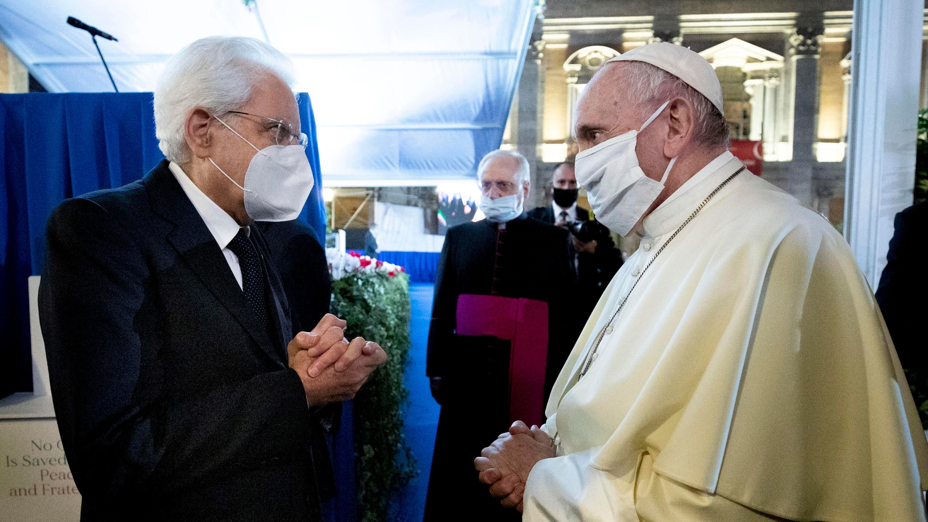"In Ucraina calpestati i diritti umani": Mattarella scrive al Papa