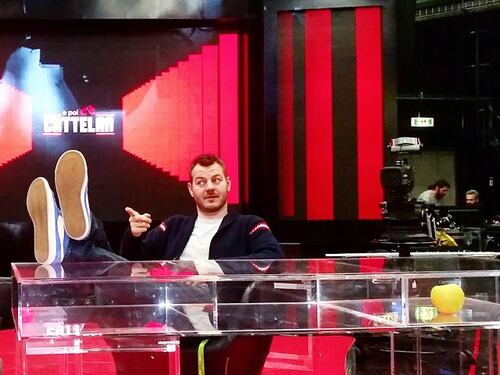 Cattelan, Agnelli, Sorrentino, se la Rai fa pubblicità a Sky