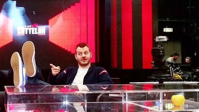 Cattelan, Agnelli, Sorrentino, se la Rai fa pubblicità a Sky