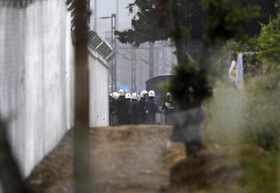 La polizia greca sgombera il campo profughi di Idomeni 13