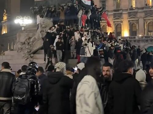 La piazza e le ragazze. "Jihad" contro due simboli